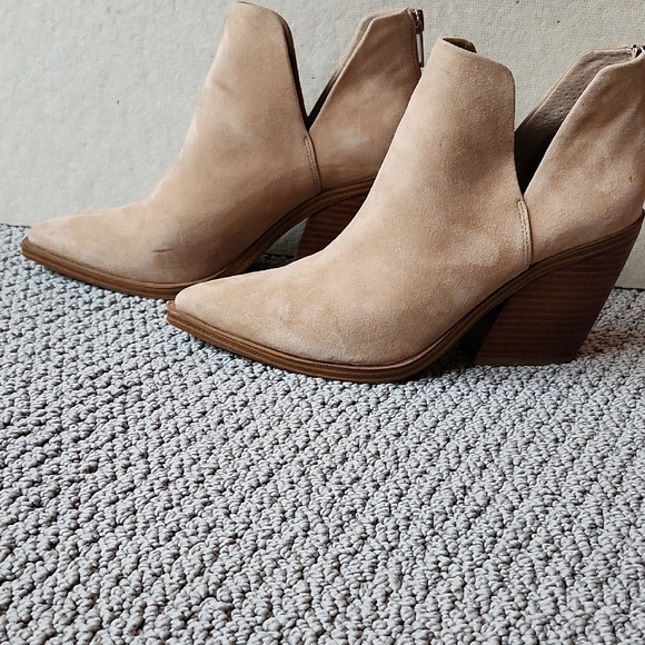 Vince Camuto Shoes - Vincent Camuto Women's Tan Suede Ankle Boots with 3 Inch Heel. Size 9.